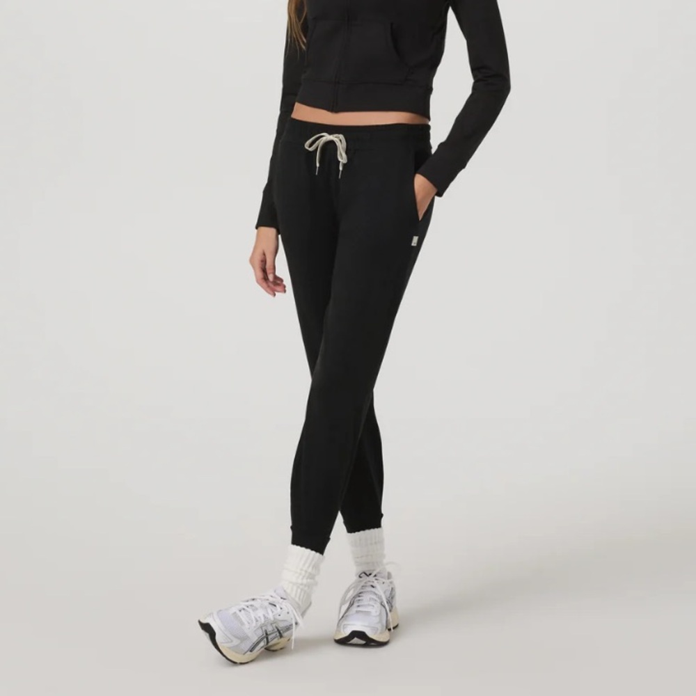 NWOT Vuori women’s performance jogger
